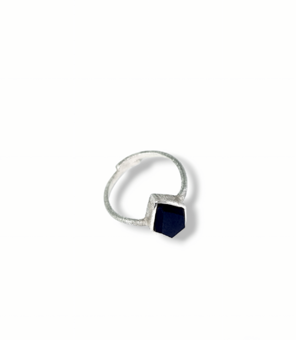 טבעת כסף צורת יהלום עם אבן אוניקס שחורה